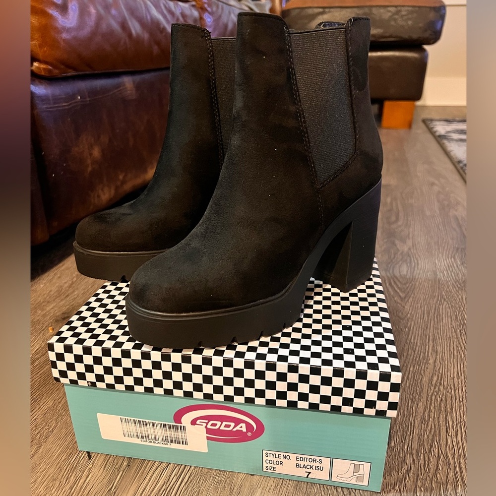 Cute black boots, 4in heels, rubber sole, easy slip on. Size 7. Never worn.